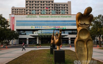 桃園醫院群聚升溫 353員工隔離14天、病患陸續清空