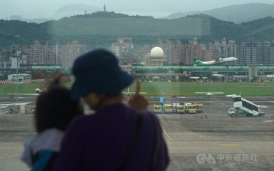 時隔936天 全球COVID-19旅遊警示13日起降回二級
