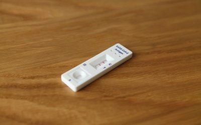 新冠肺炎》兩個月內確診2次!全身無力、肺快咳出來…她打疫苗全打親吐二度染疫「症狀更嚴重」