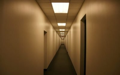 安全社交距離,研究:狹窄走廊傳染風險更高