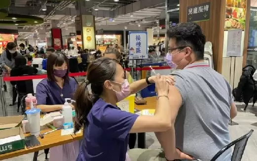 新冠病毒仍很活躍！上週新增破百例重症、32例死亡